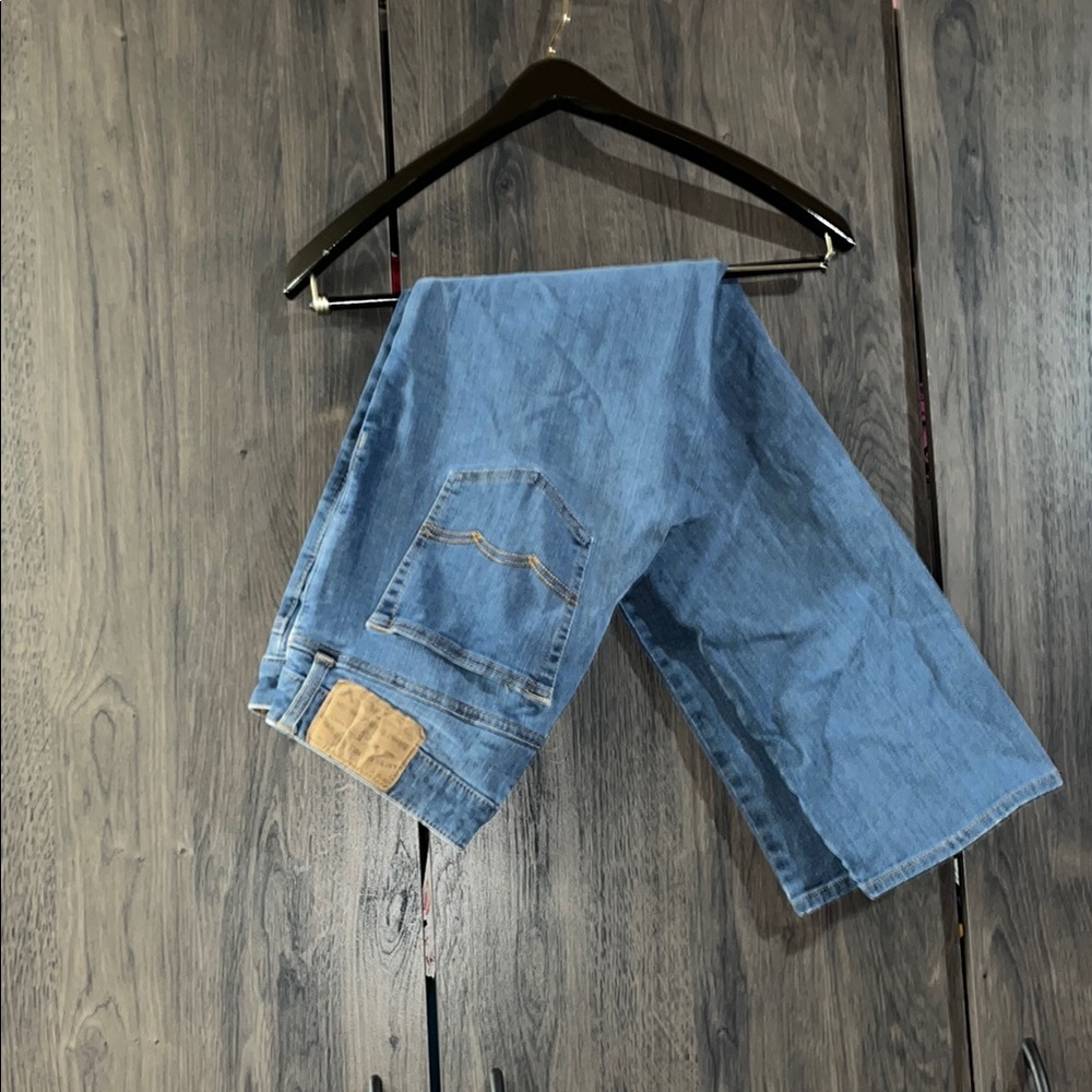 FLASH SALE! 
American Eagle Jeans Size 30x30